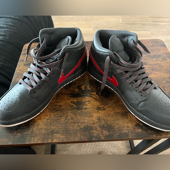 Used Air Jordan 1 Anthracite Mid - Picture 6 of 6